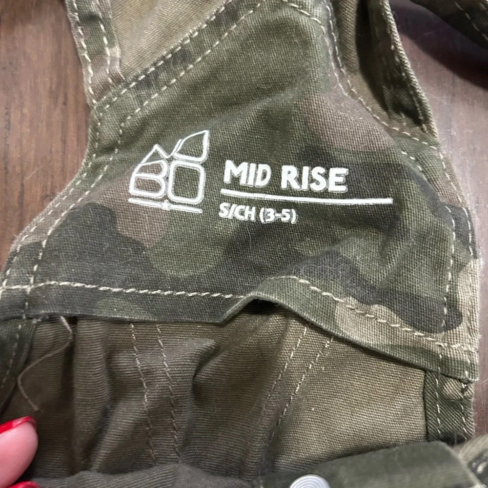Camo Mid-Rise Utility Jumpsuit – Size S (3–5) - Picture 2 of 5